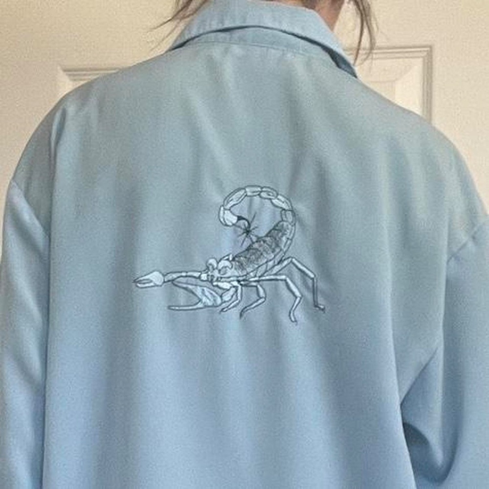 Red Canyon scorpion button down 🦂 - Picture 6 of 8
